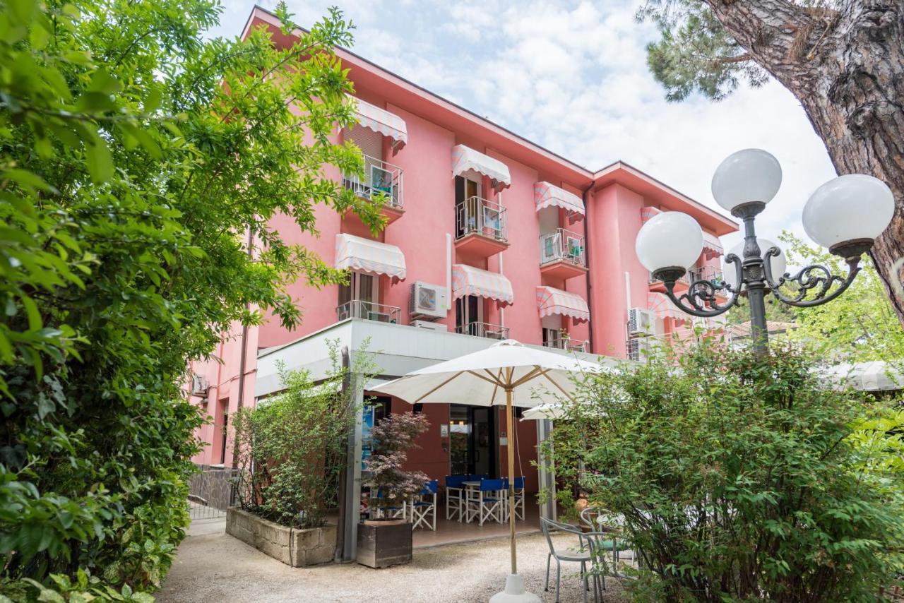 Hotel Villa Rosa تْشيزيناتيكو المظهر الخارجي الصورة